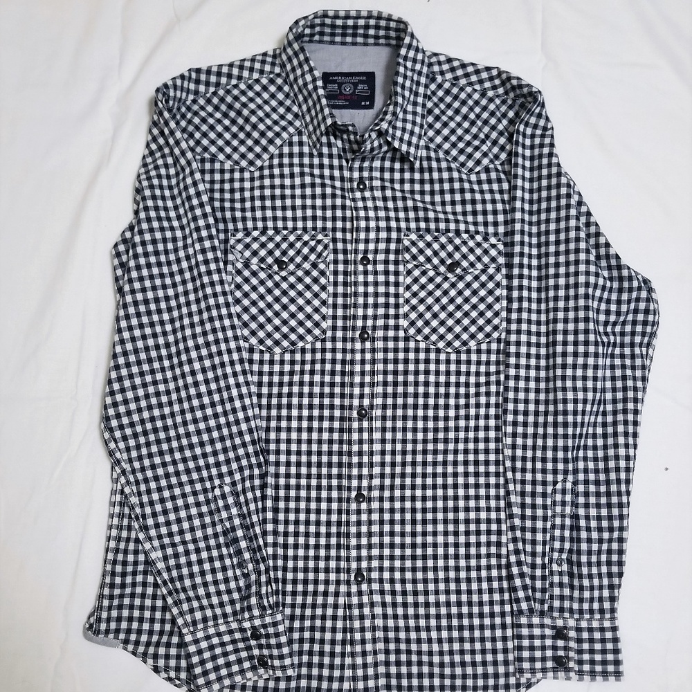 AE Snap Button Black And White. Size M